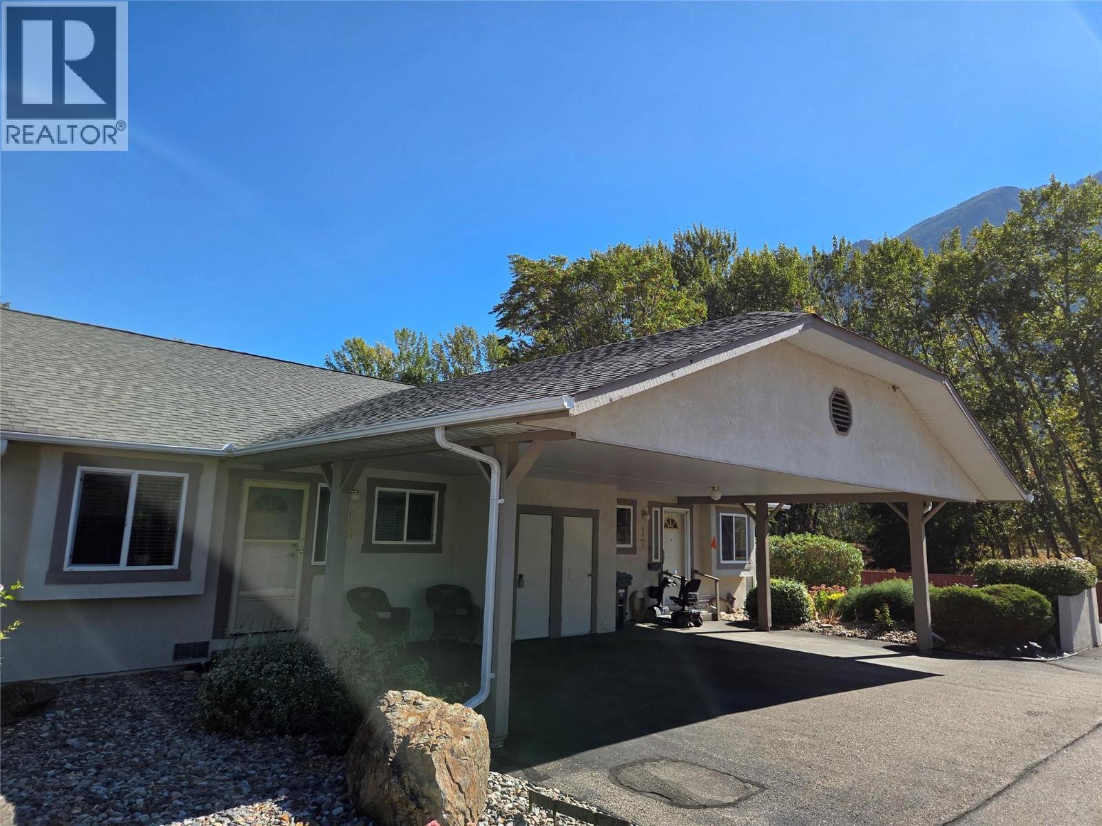 #16 815 11th Avenue - 23