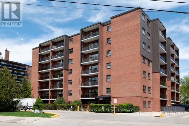 Photo of 1017 Seneca Avenue