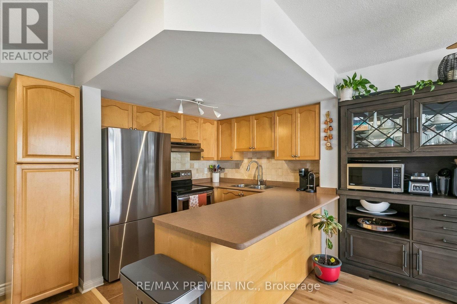 Photo of 2152 - 105 GEORGE APPLETON WAY