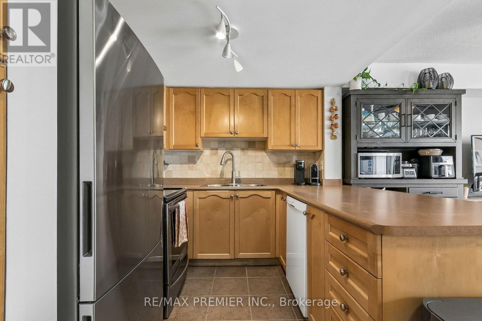 Photo of 2152 - 105 GEORGE APPLETON WAY
