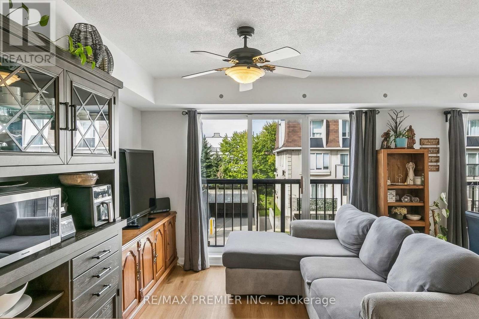 Photo of 2152 - 105 GEORGE APPLETON WAY