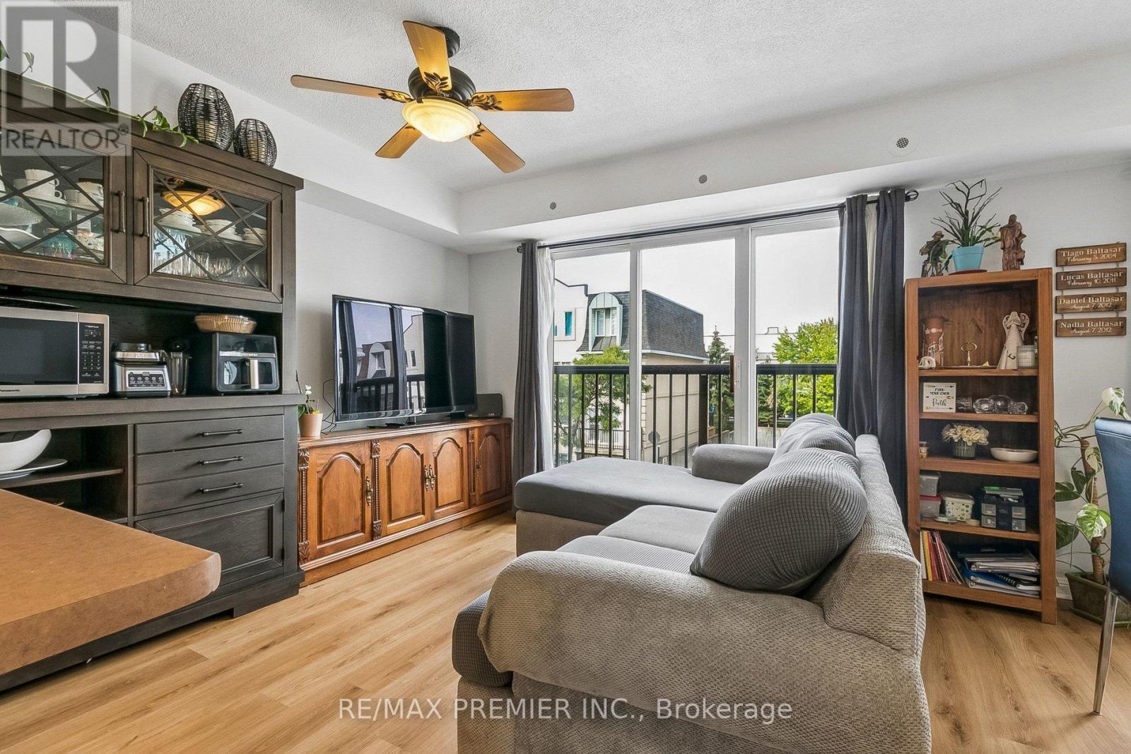Photo of 2152 - 105 GEORGE APPLETON WAY