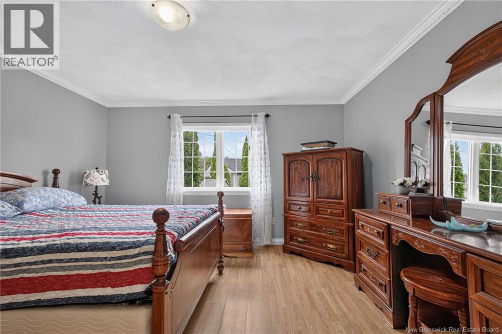 218 Riverside Drive - Image 17