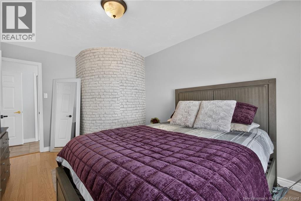 218 Riverside Drive - 23