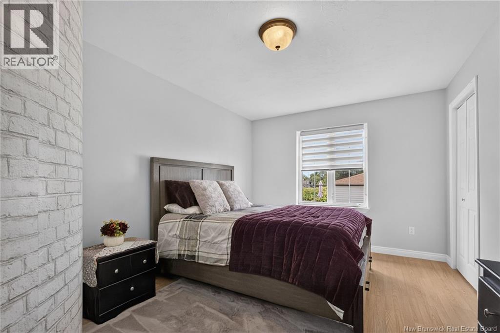 218 Riverside Drive - Image 24