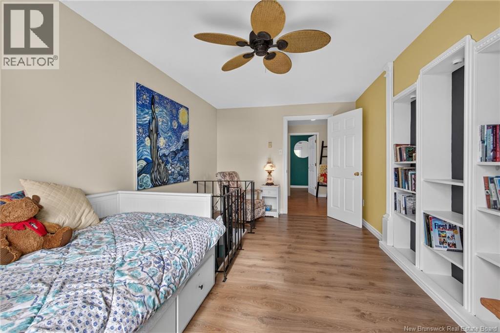 218 Riverside Drive - Image 32