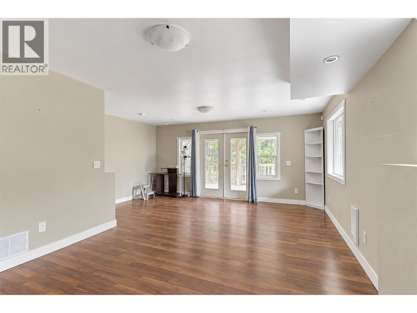 674 Muir Road - 39
