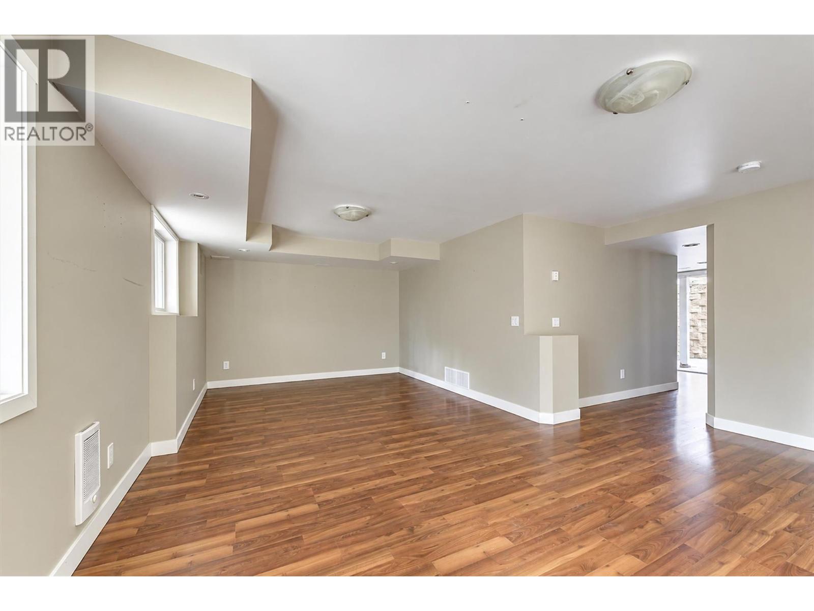 674 Muir Road - 40