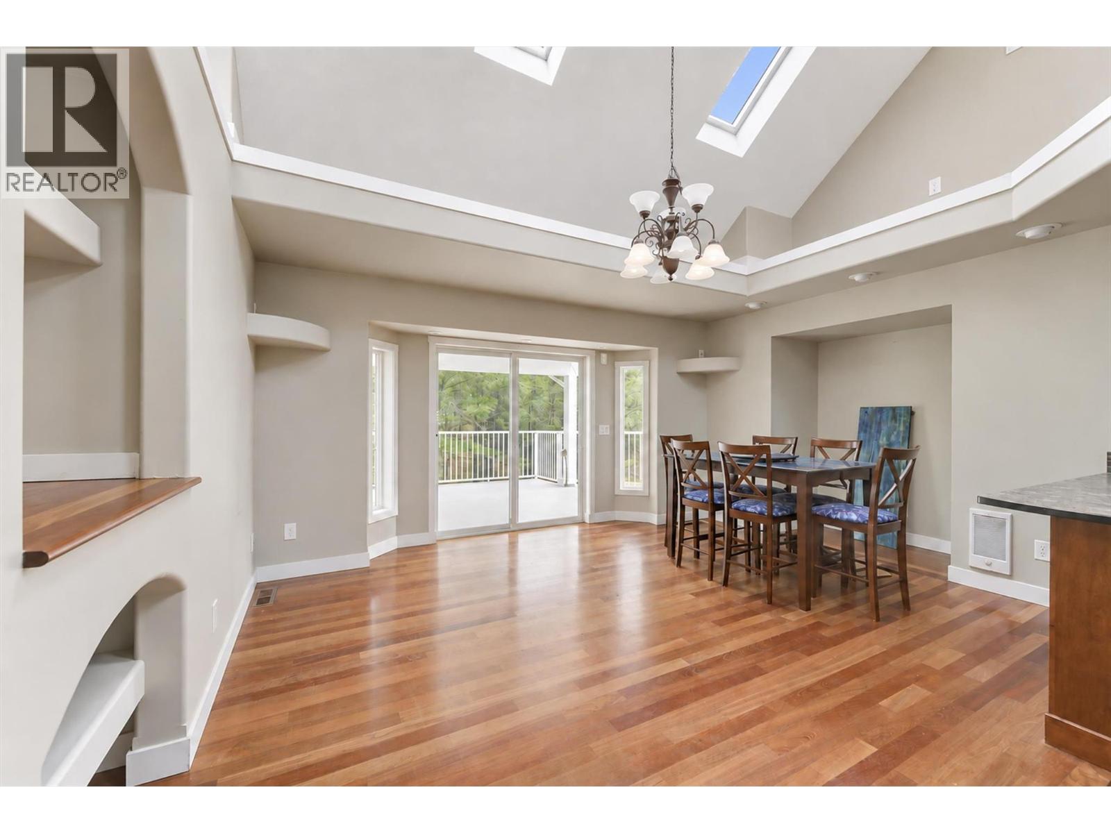 674 Muir Road - 13