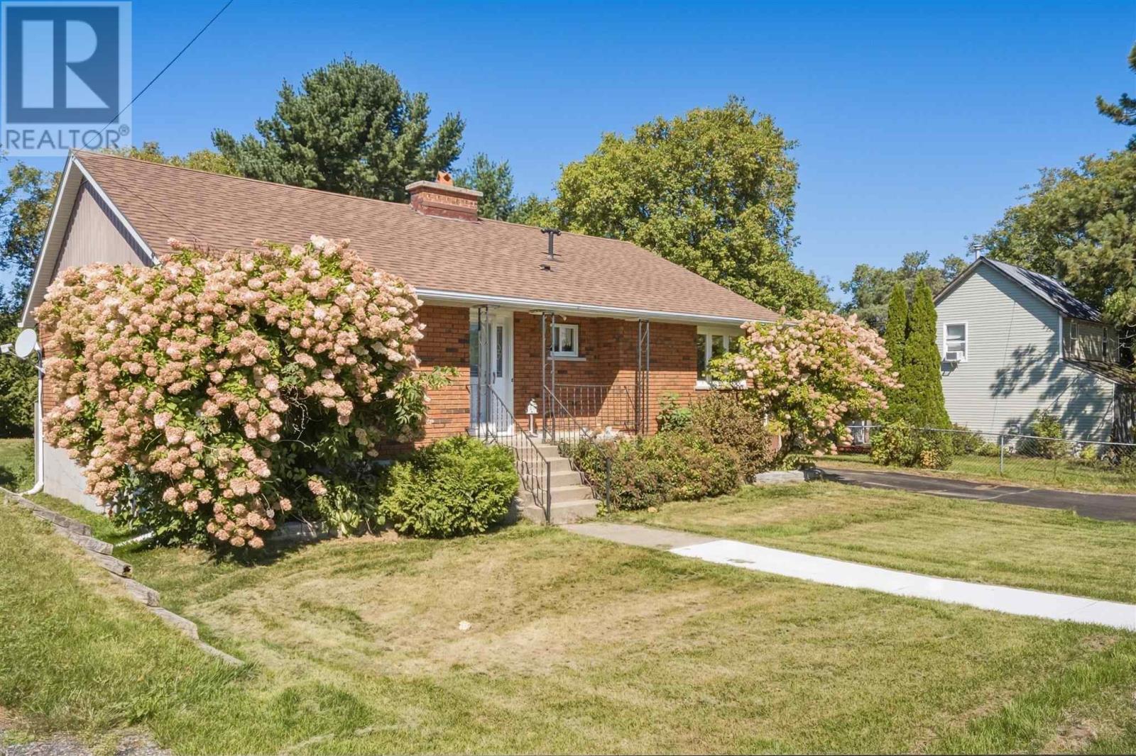 37 Huron AVE - 36