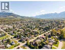 Living room - 1122 11th Avenue, Fernie, BC V0B1M1 Photo 10