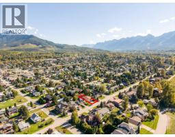 Living room - 1122 11th Avenue, Fernie, BC V0B1M1 Photo 9