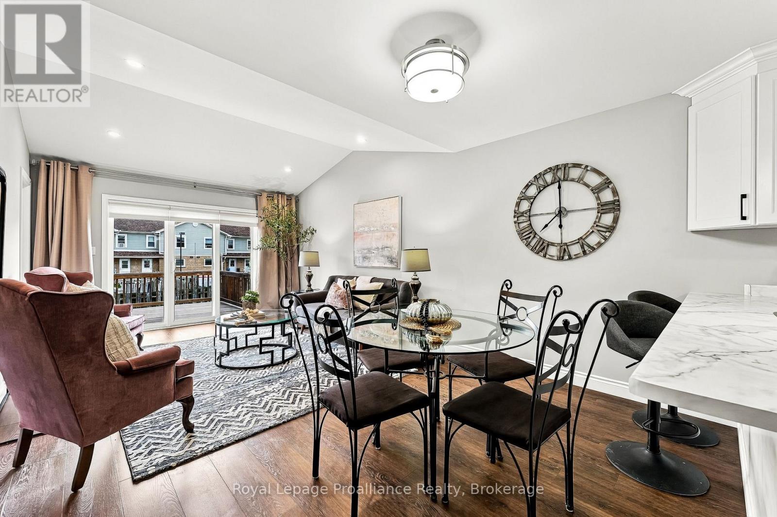 8 FERRIS COURT - 12