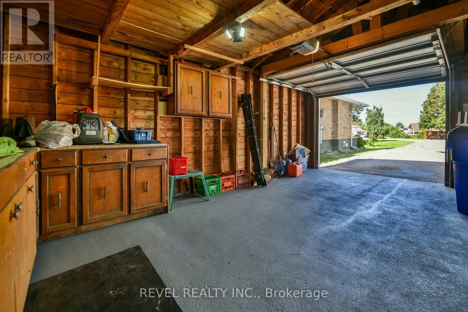 191 CAYUGA DRIVE - 11