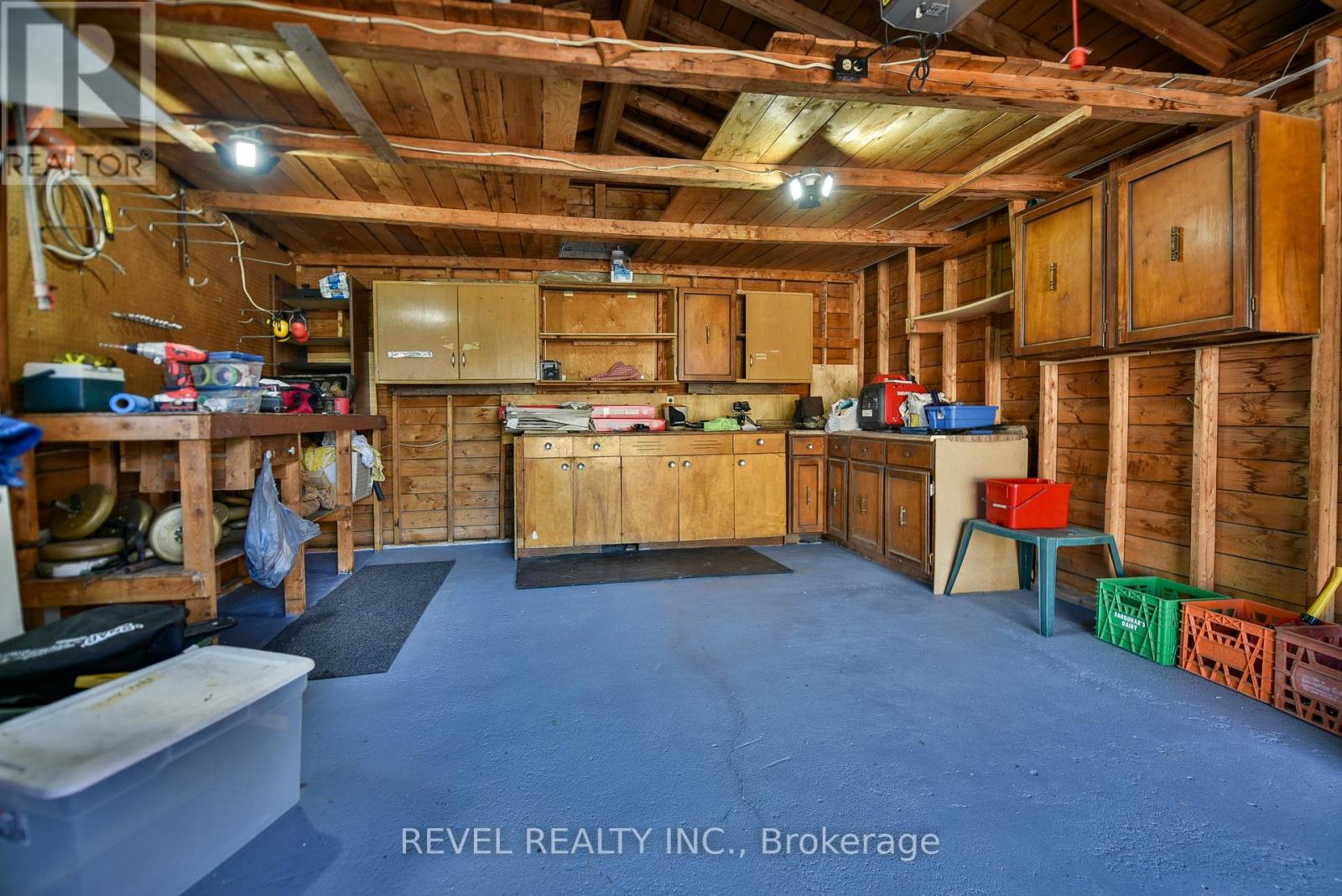 191 CAYUGA DRIVE - 12
