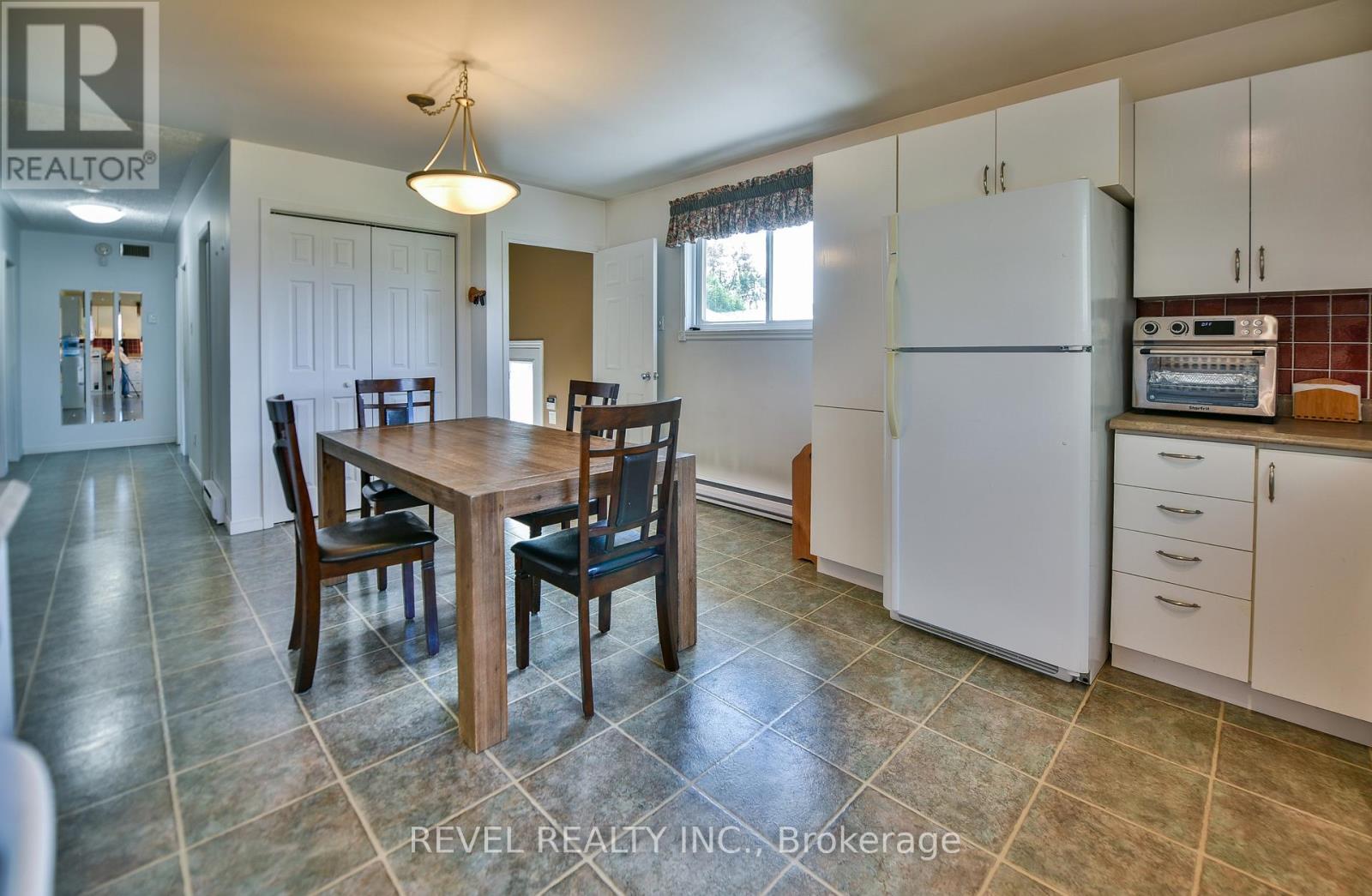 191 CAYUGA DRIVE - 14