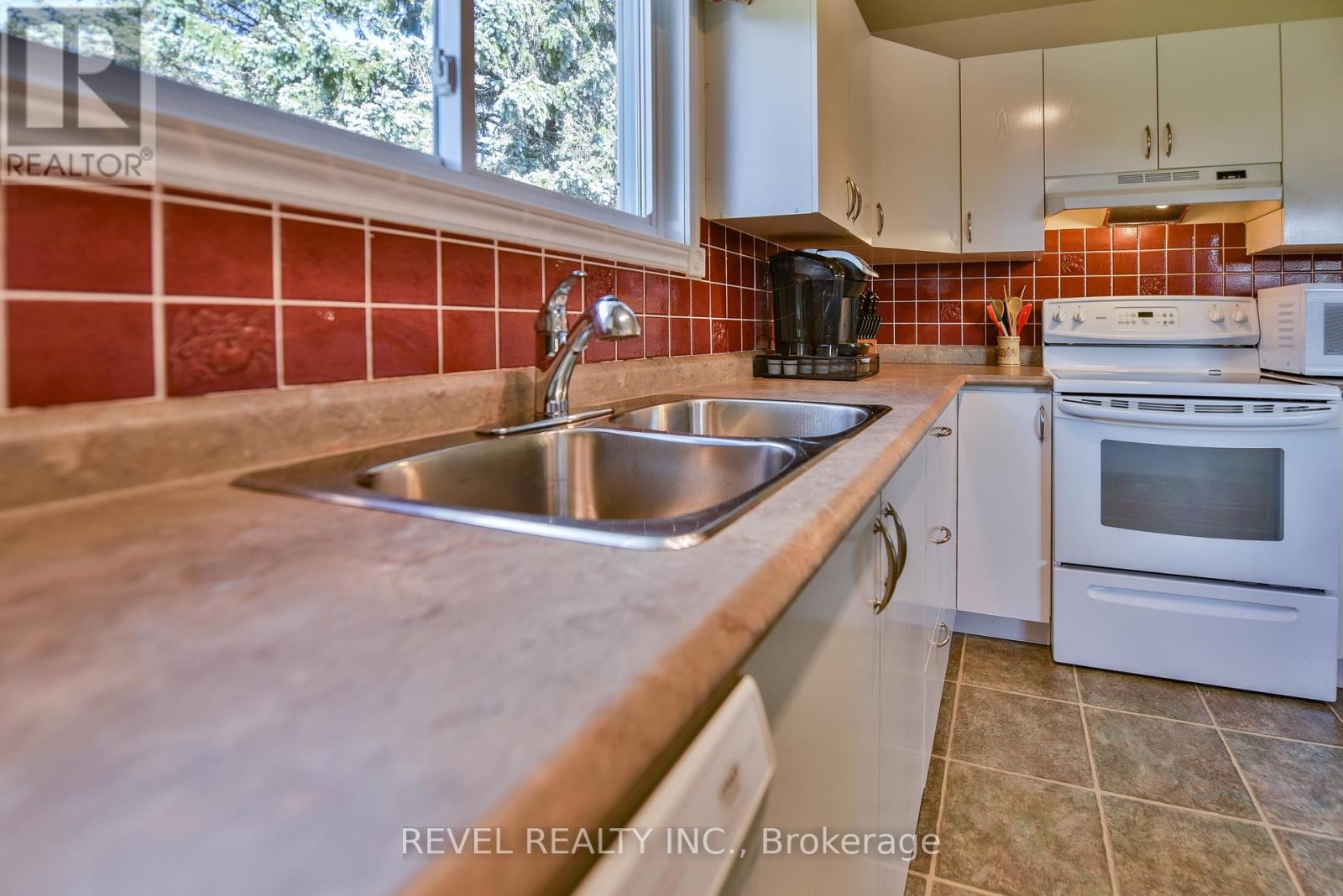 191 CAYUGA DRIVE - Image 20