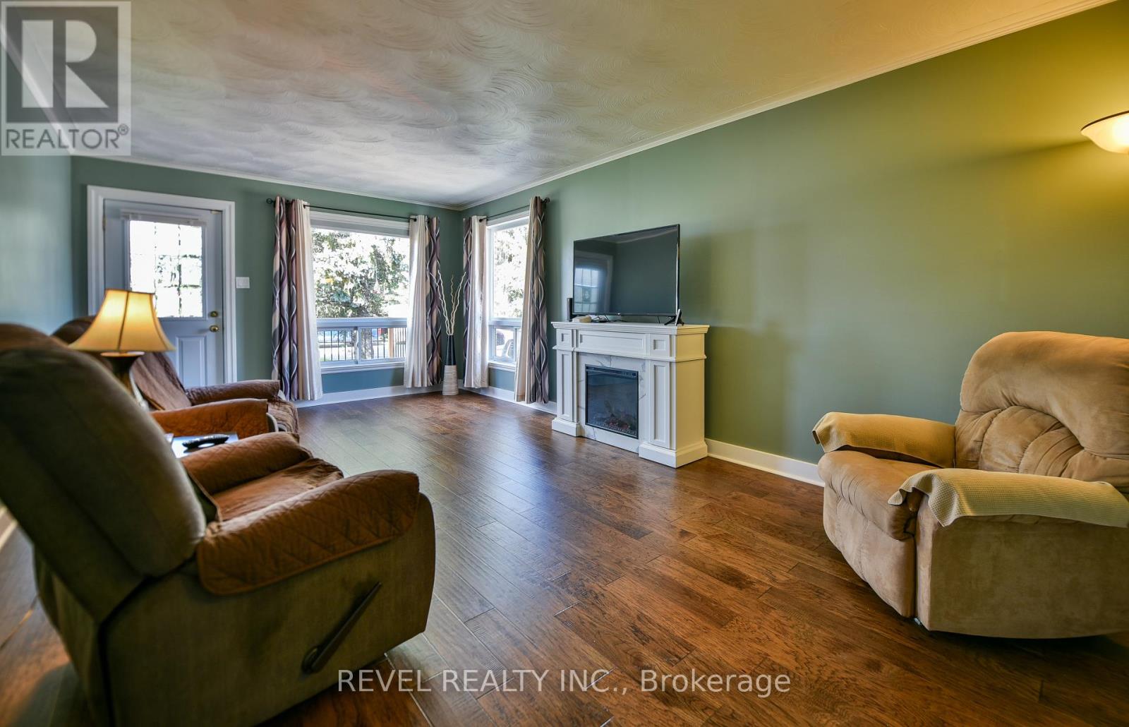 191 CAYUGA DRIVE - 21