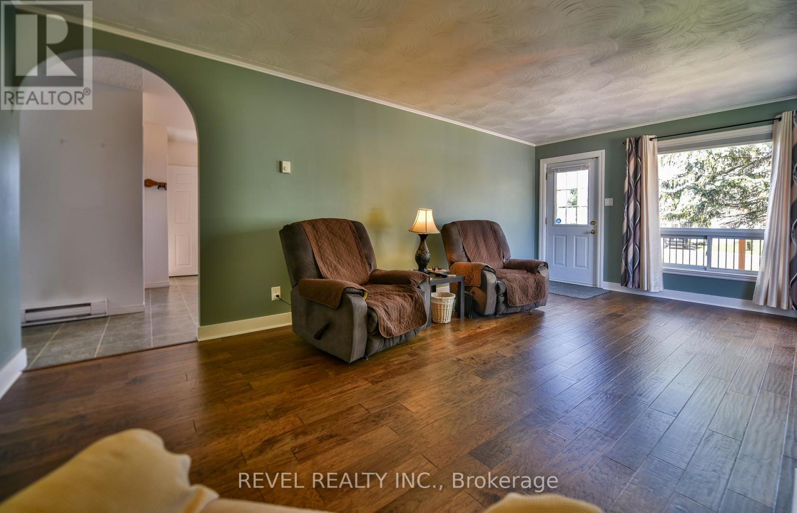 191 CAYUGA DRIVE - 22