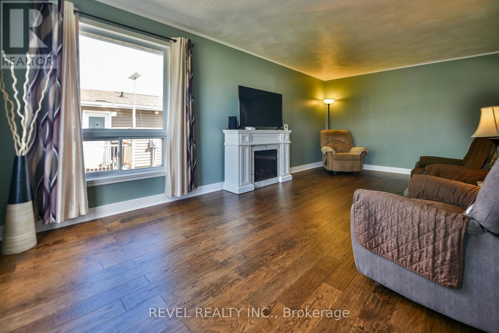 191 CAYUGA DRIVE - 23