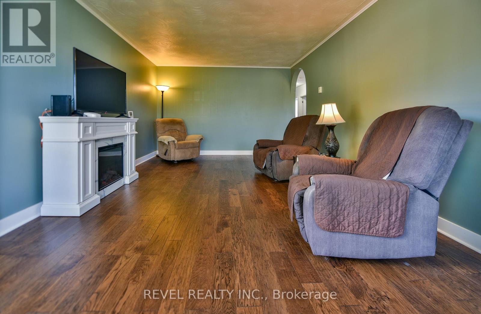 191 CAYUGA DRIVE - 24
