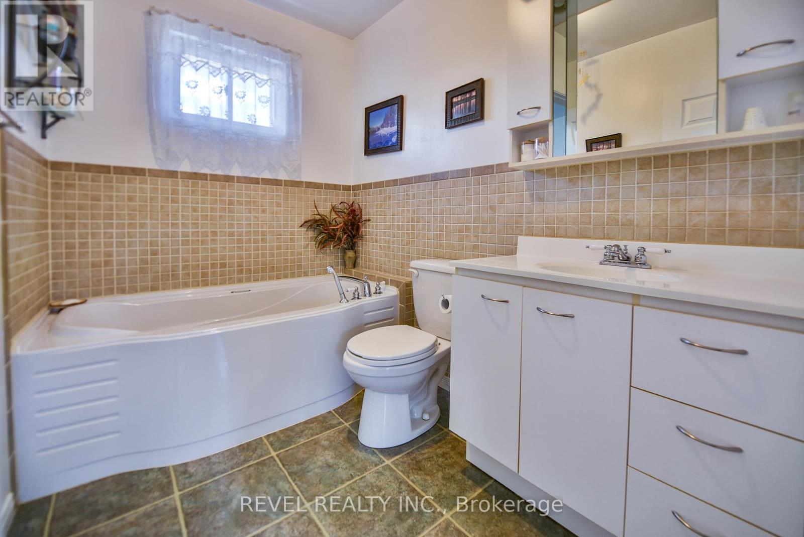 191 CAYUGA DRIVE - 32