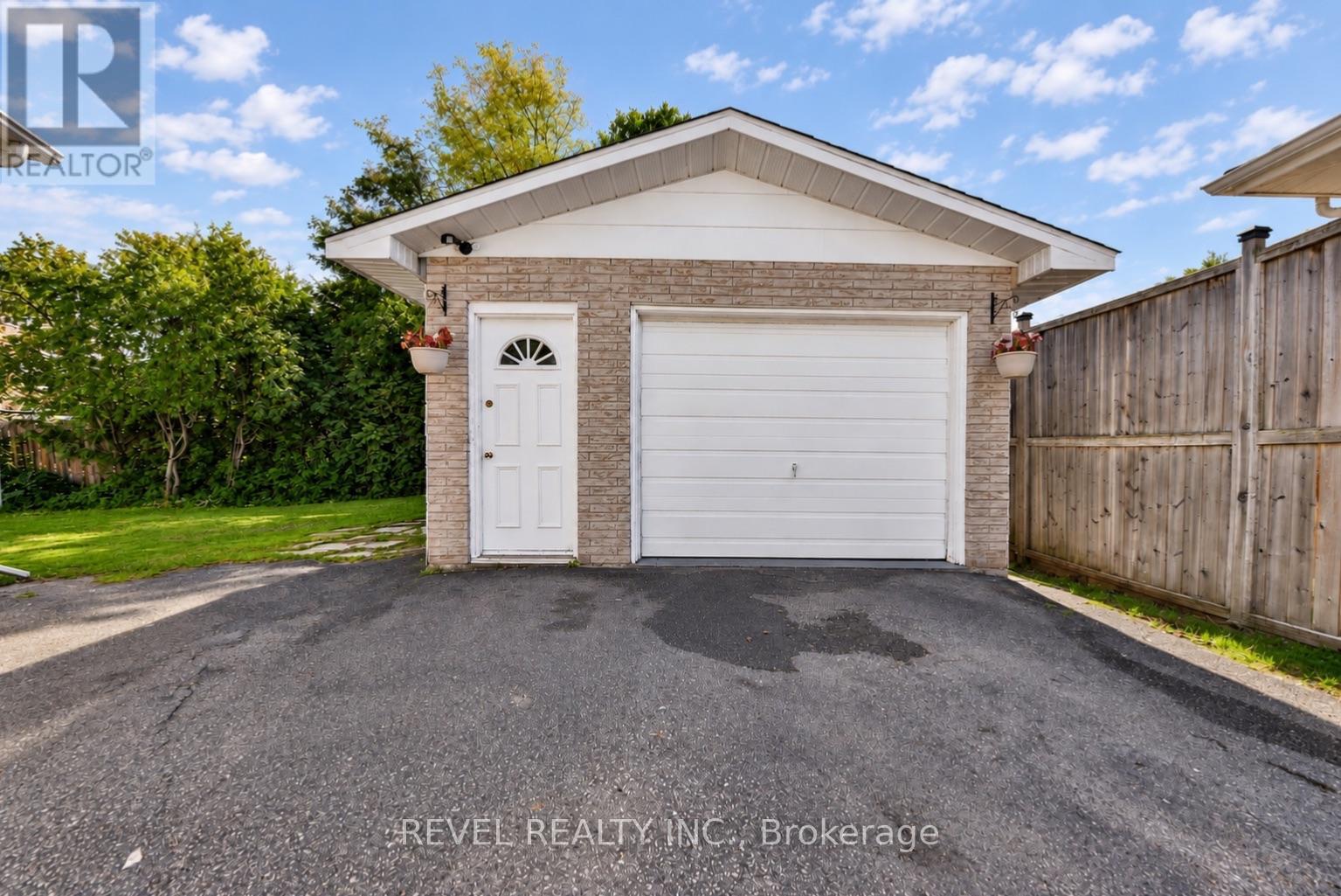 191 CAYUGA DRIVE - 4