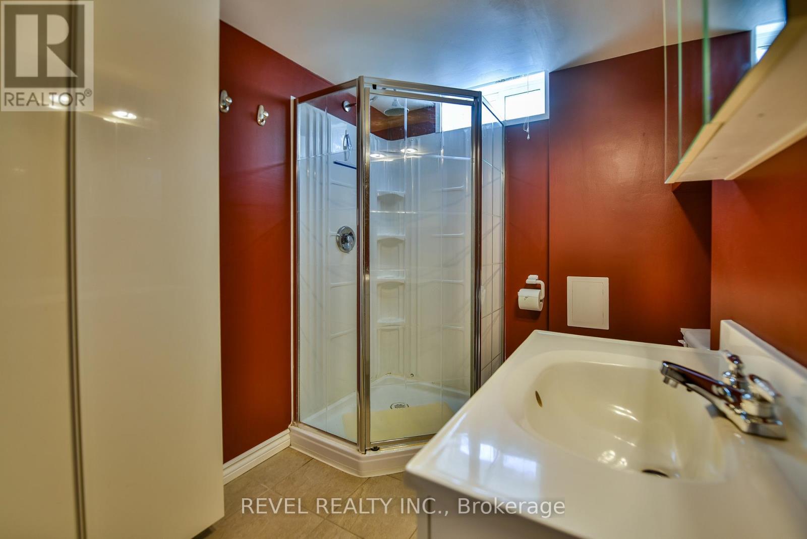 191 CAYUGA DRIVE - 44