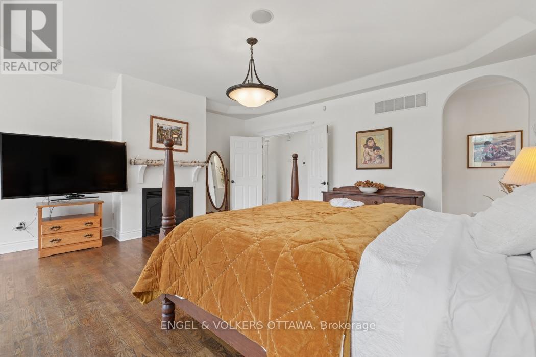 6043 KNIGHTS DRIVE - Image 17