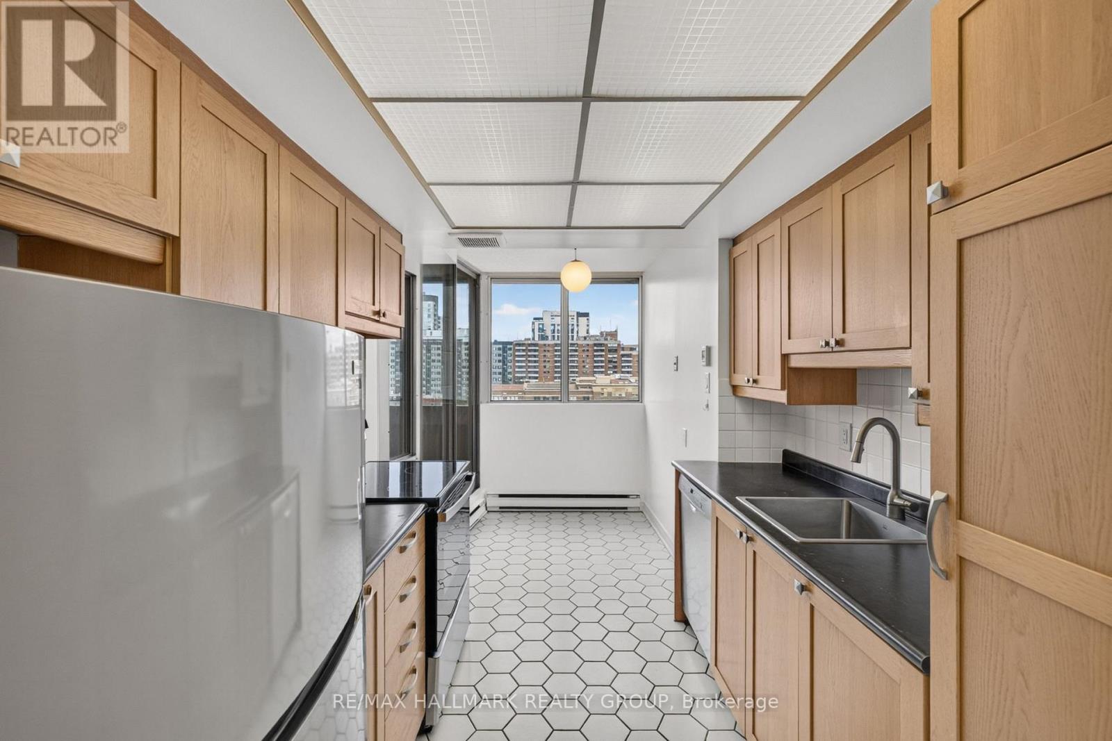 2 Bed, 2 Bath Apartment for Sale in Ottawa – 901 – 530 LAURIER AVENUE W, Ottawa – MLS# X13797914 - Image 10