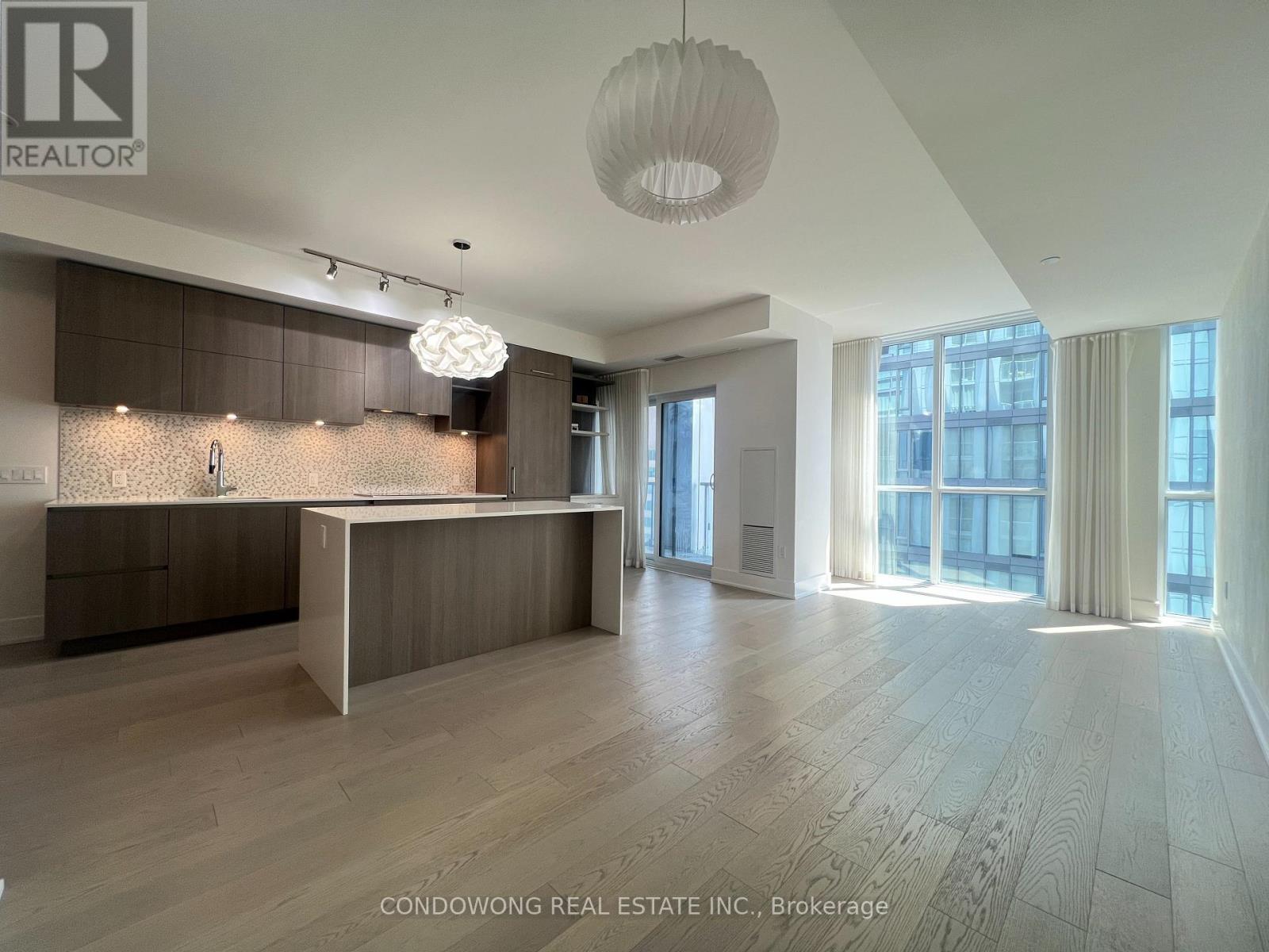 Photo of 1 Yorkville Avenue