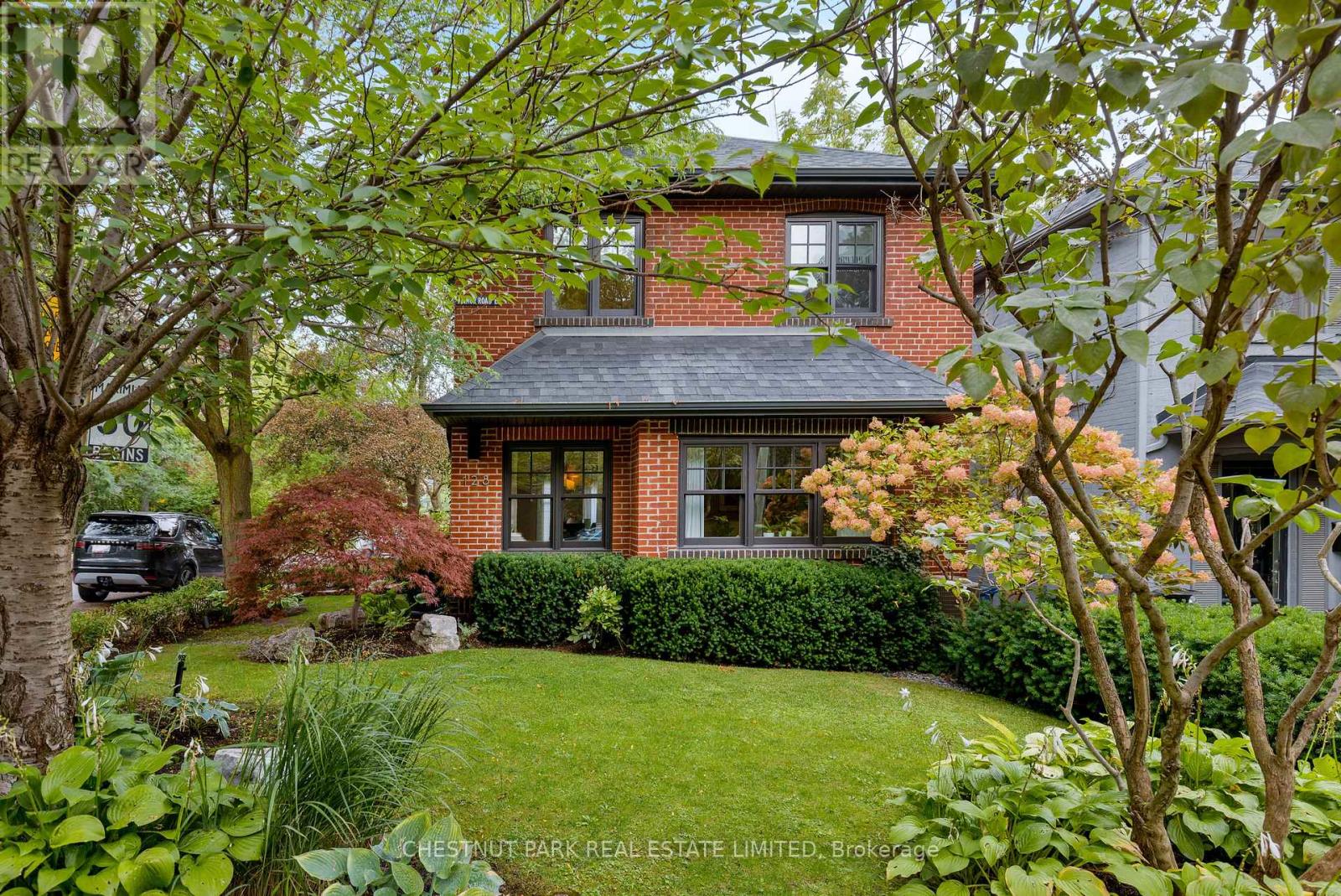 128 MANOR ROAD E