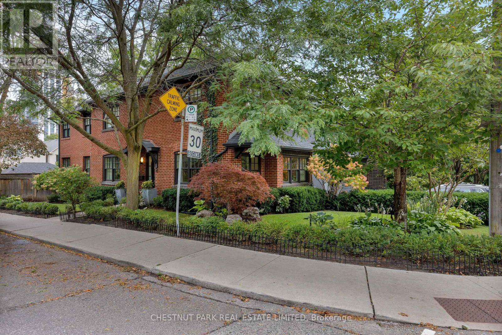 128 MANOR ROAD E - 48