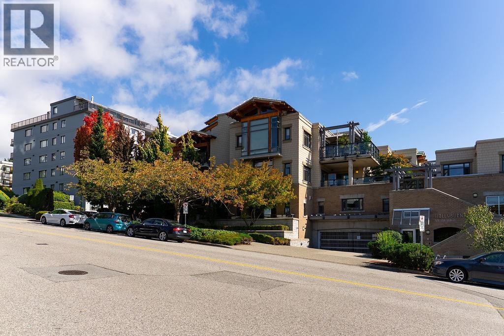 202 550 17TH STREET, West Vancouver - Image 1