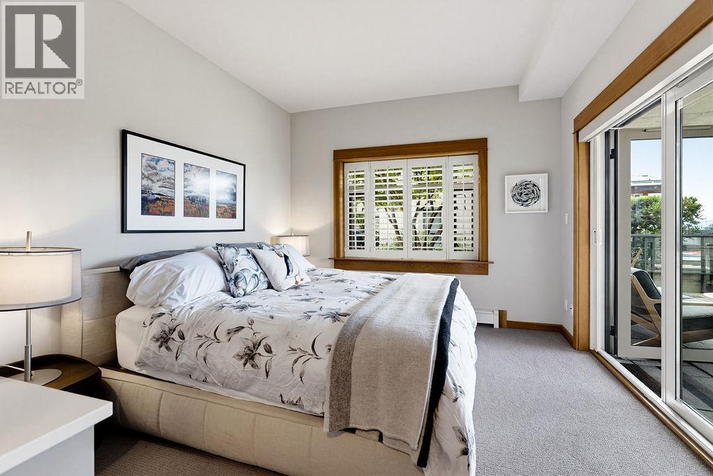 202 550 17TH STREET, West Vancouver - Image 1