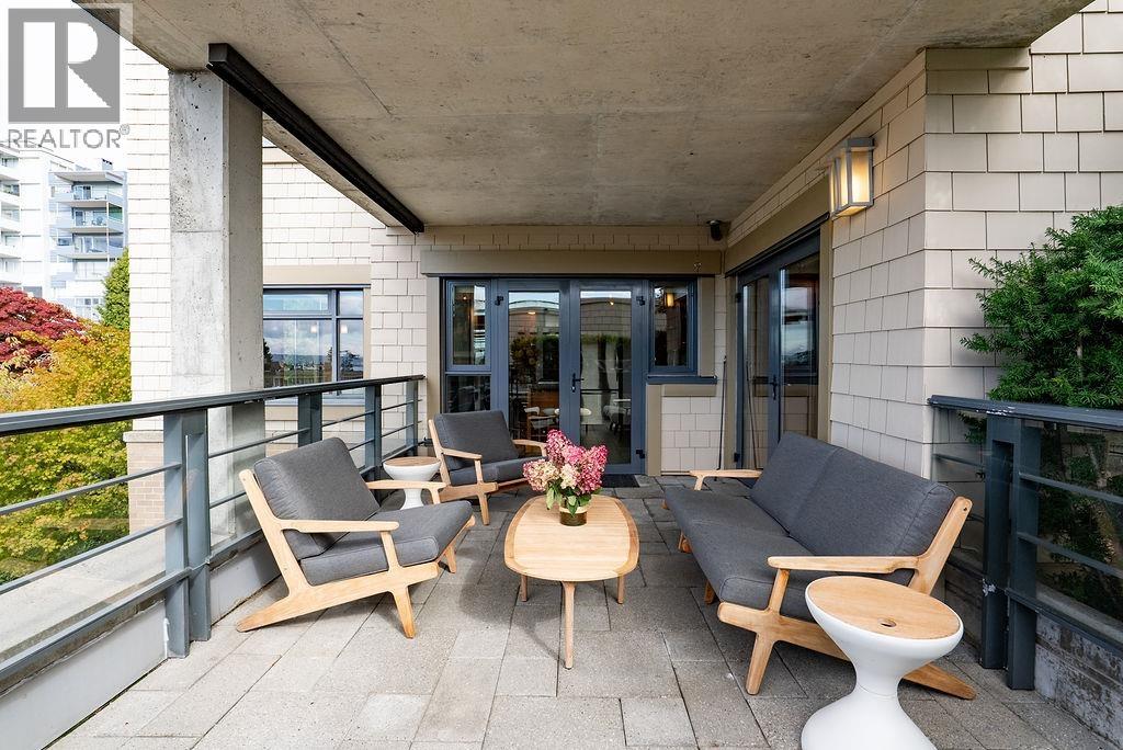 202 550 17TH STREET, West Vancouver - Image 1