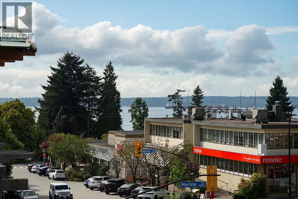 202 550 17TH STREET, West Vancouver - Image 1