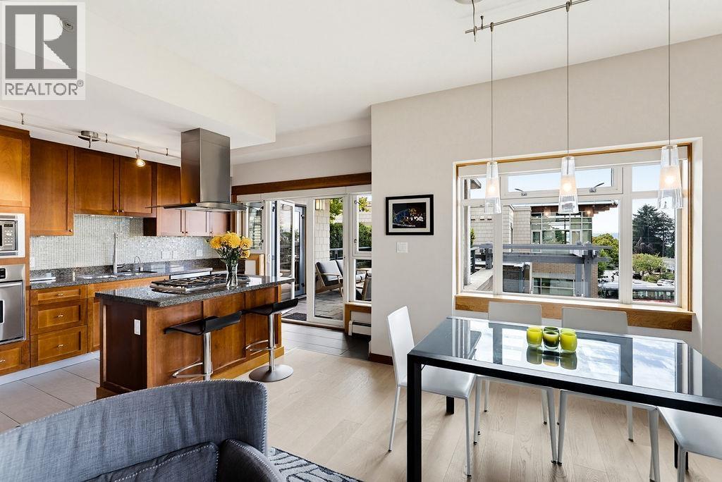 202 550 17TH STREET, West Vancouver - Image 1