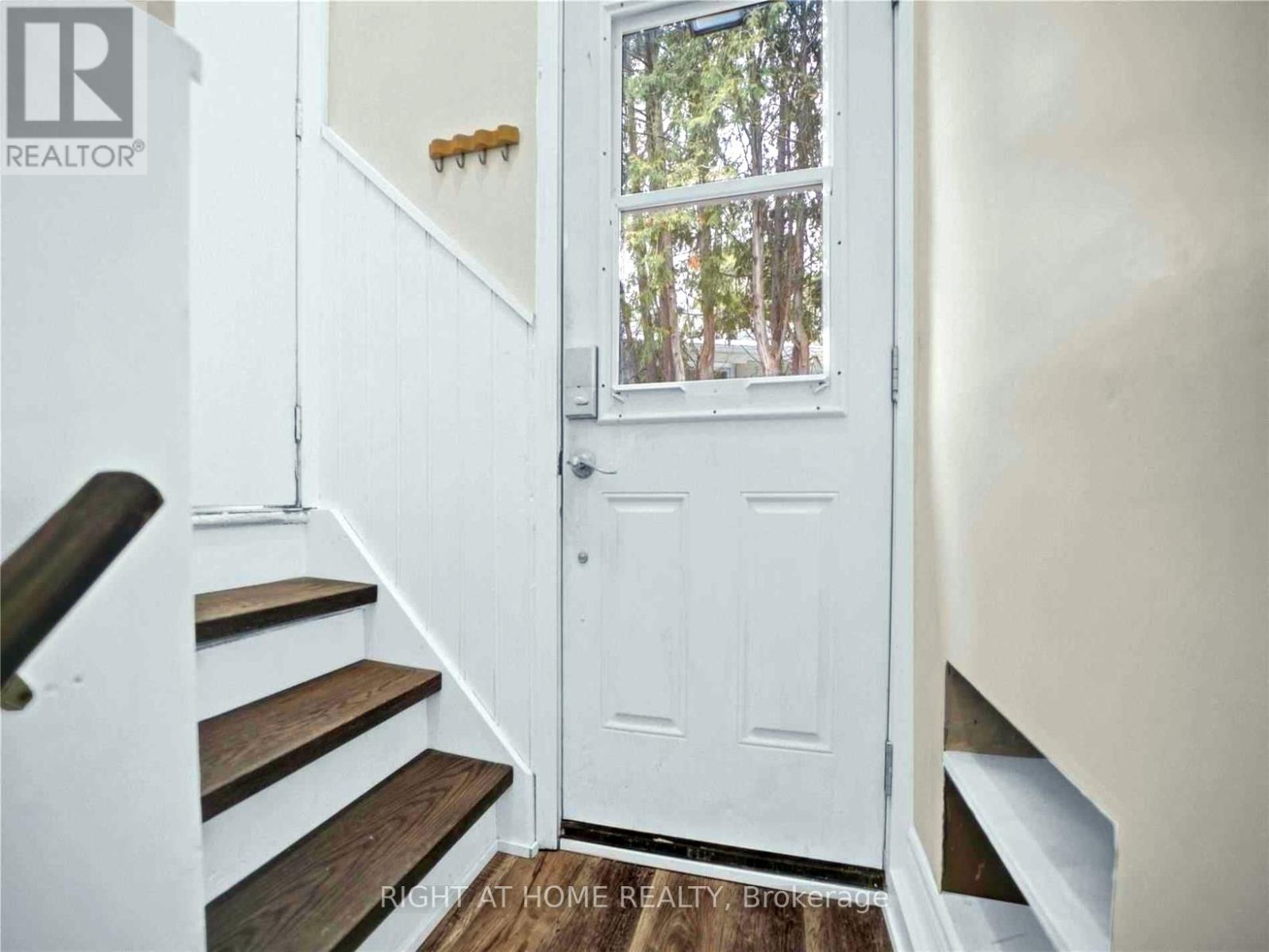 #BSMT 116 Cherrywood Drive, Newmarket (Bristol-London), Ontario, L3Y2X7, Newmarket (Bristol-London), Ontario — photo 3 of 5