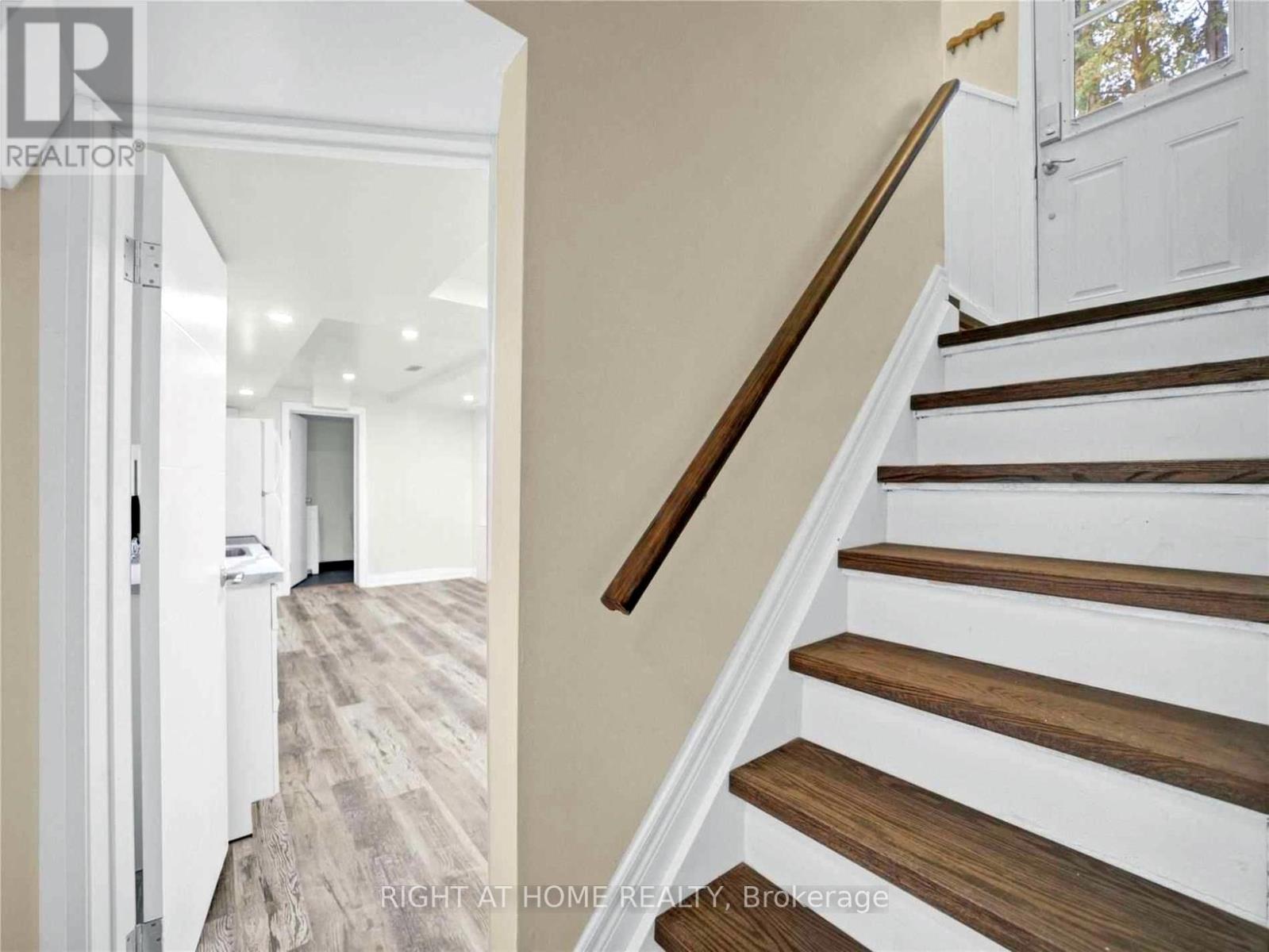 #BSMT 116 Cherrywood Drive, Newmarket (Bristol-London), Ontario, L3Y2X7, Newmarket (Bristol-London), Ontario — photo 4 of 5