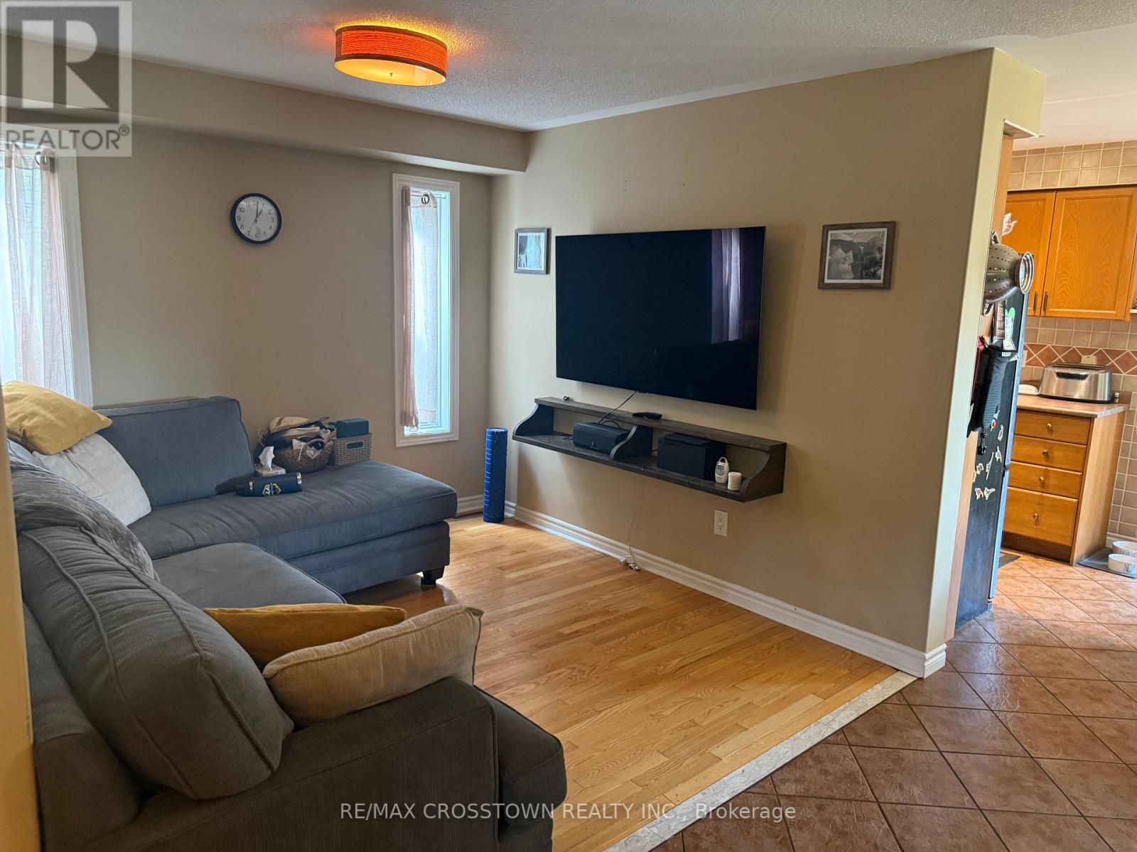 #Upper 22 Eaglestone Lane, Barrie (Ardagh), Ontario, L4N0H8, Barrie (Ardagh), Ontario — photo 2 of 5