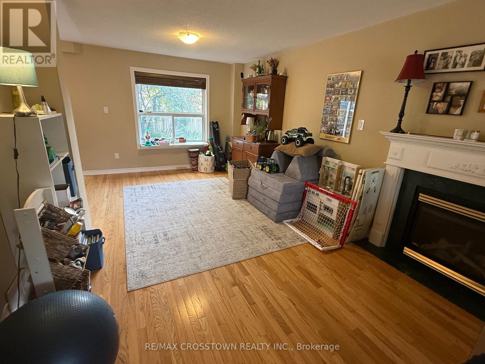 #Upper 22 Eaglestone Lane, Barrie (Ardagh), Ontario, L4N0H8, Barrie (Ardagh), Ontario — photo 5 of 5