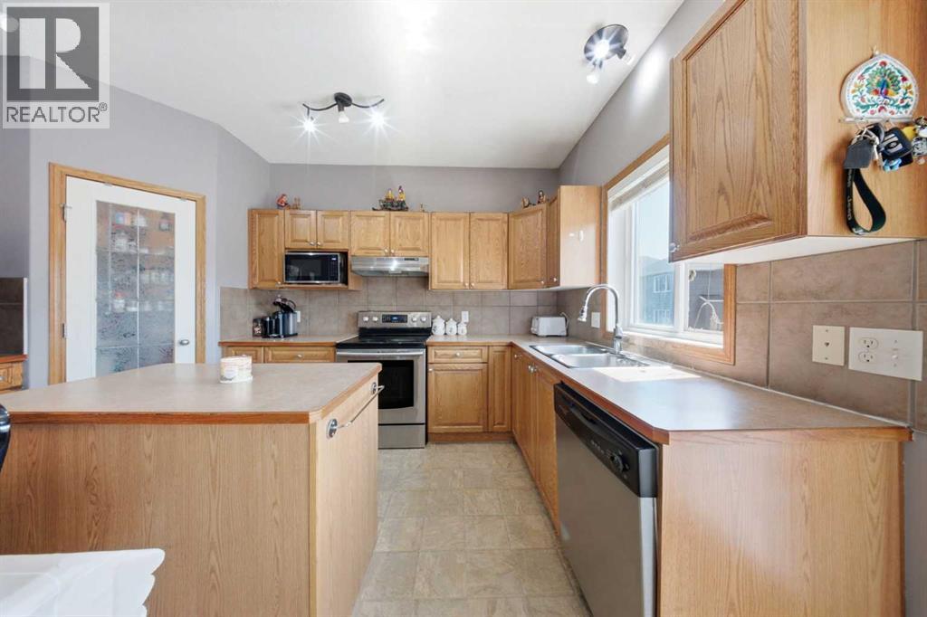 154 Saddleland Close NE - 19