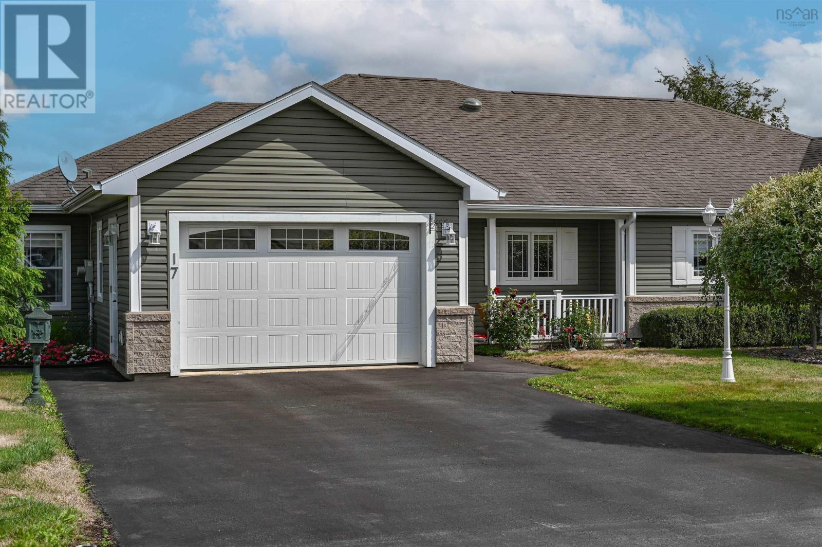 17 BECKWITH DRIVE