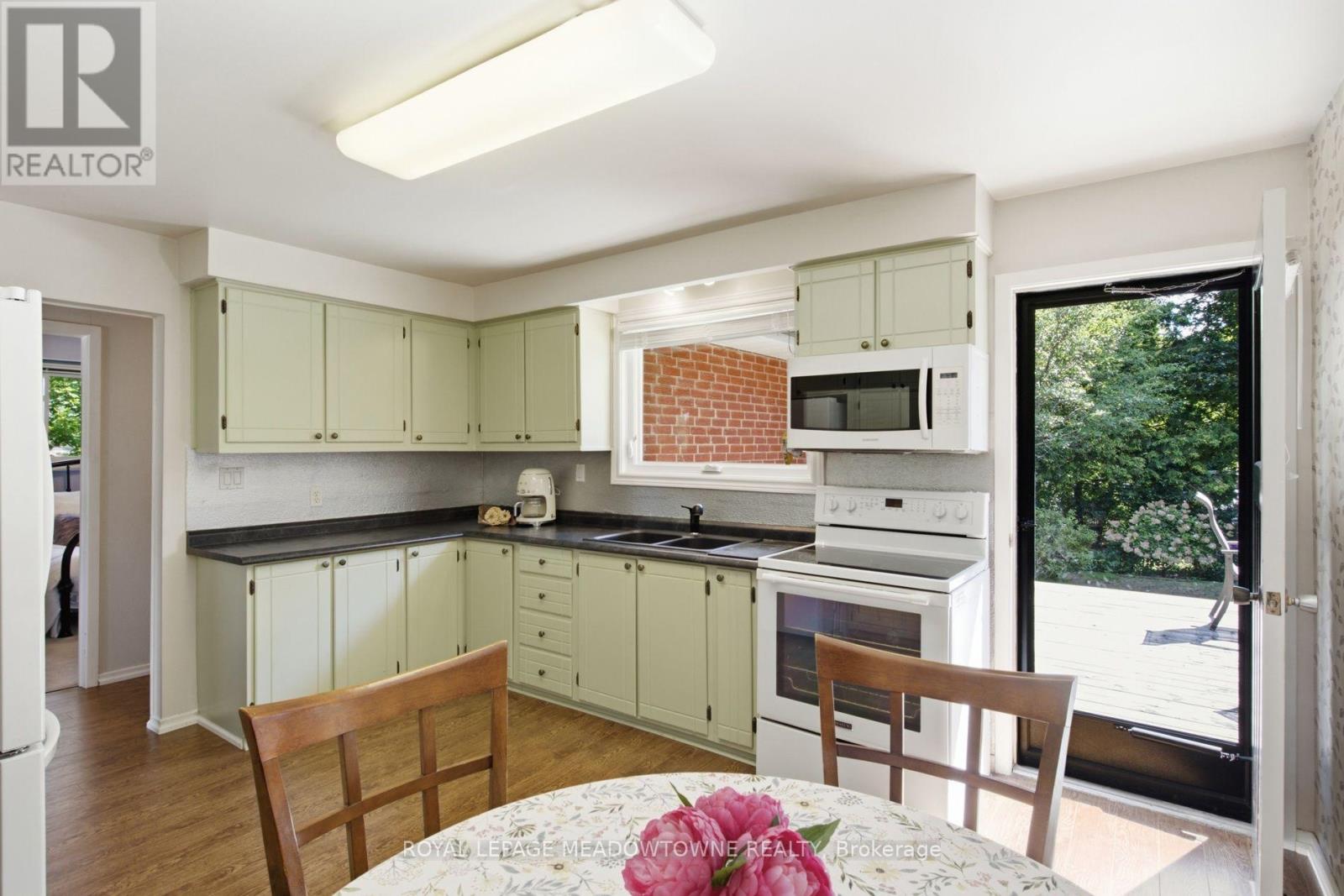 273 MAPLE AVENUE - 14