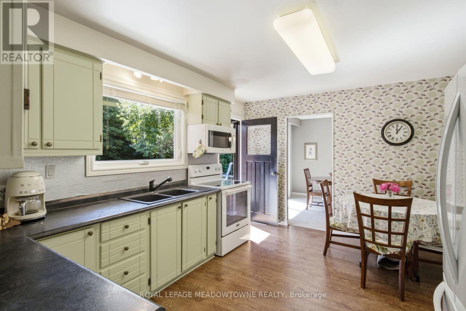 273 MAPLE AVENUE - 15