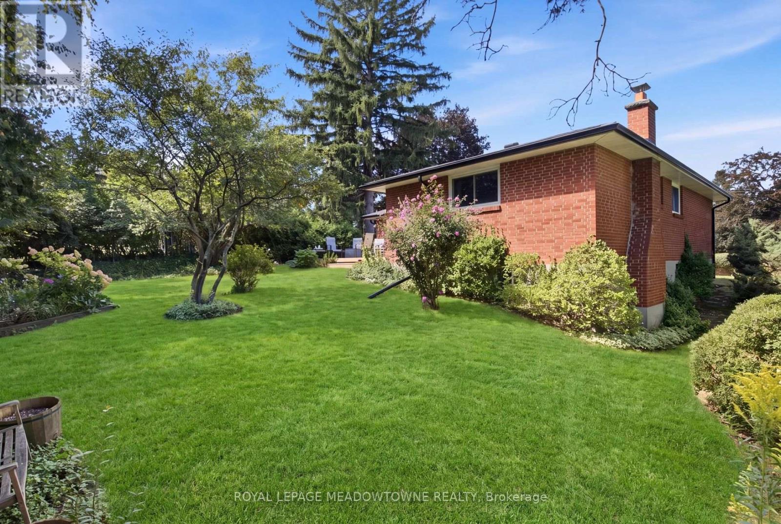 273 MAPLE AVENUE - 32