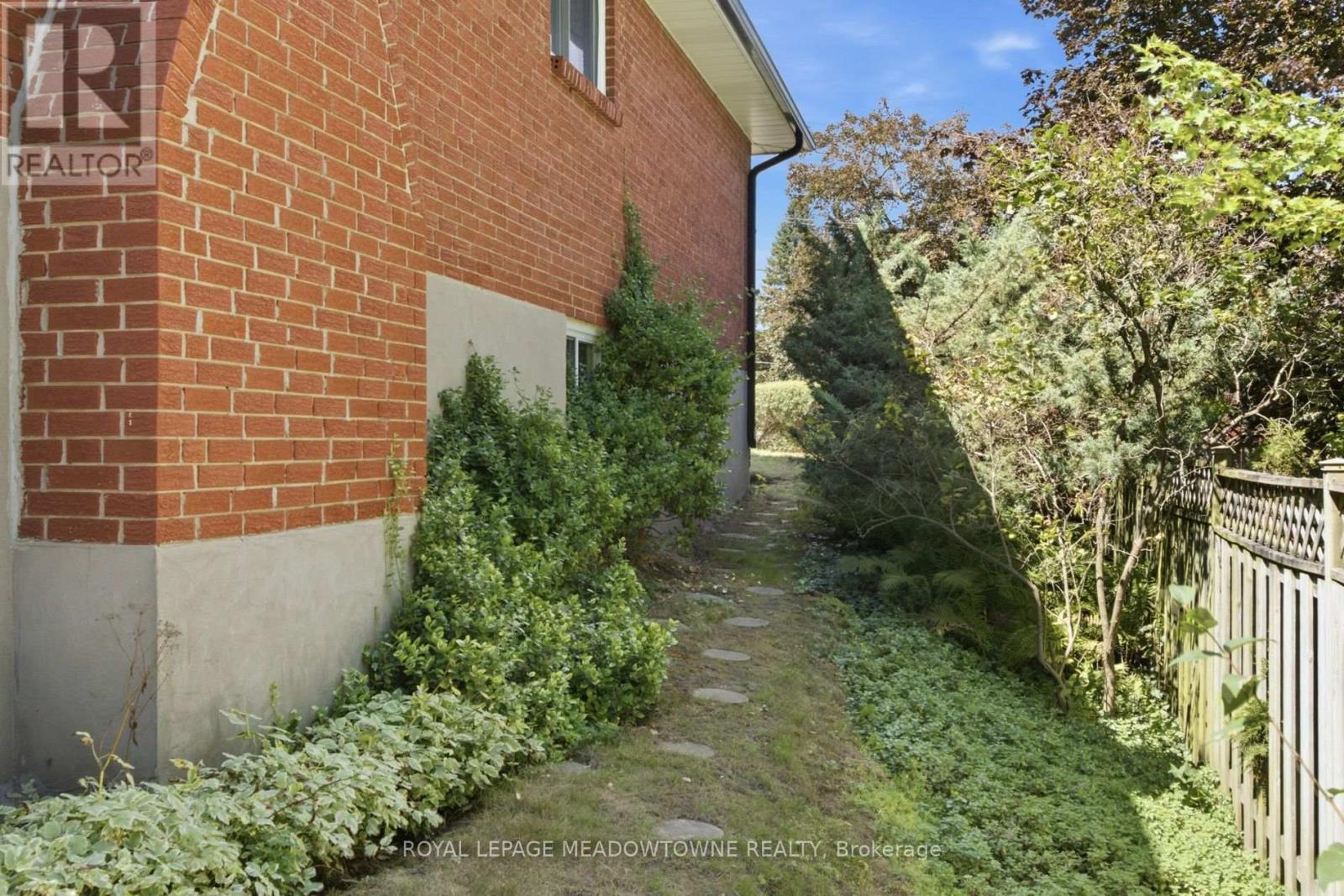 273 MAPLE AVENUE - 33
