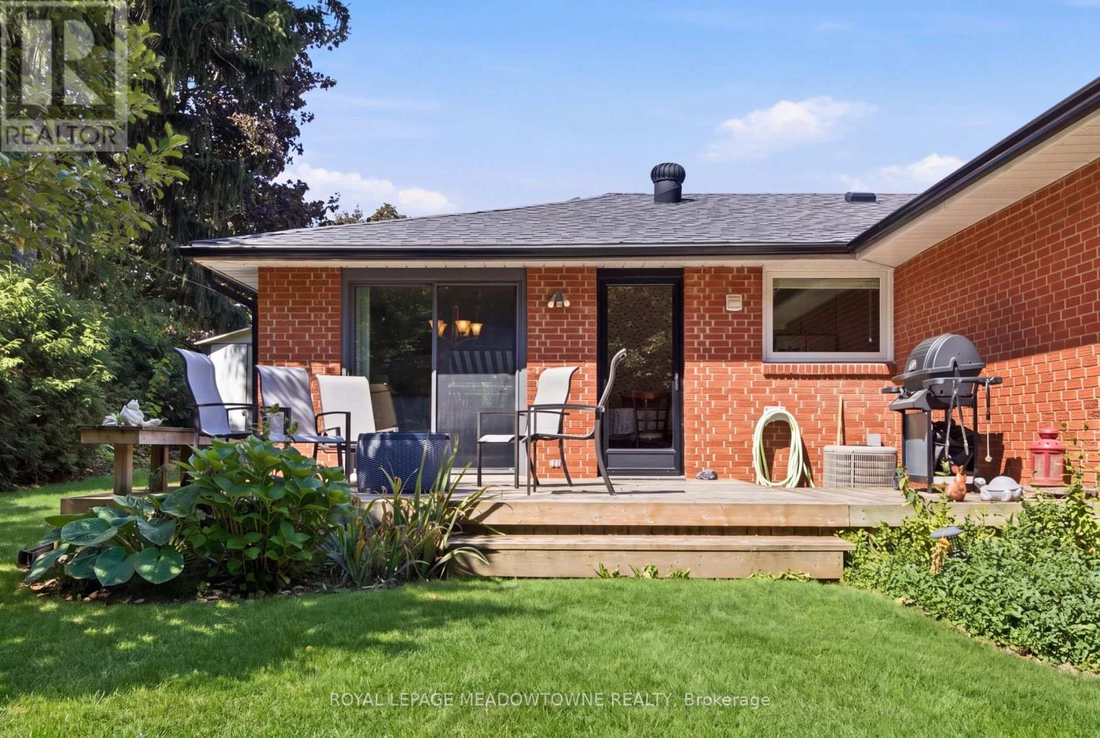 273 MAPLE AVENUE - 35