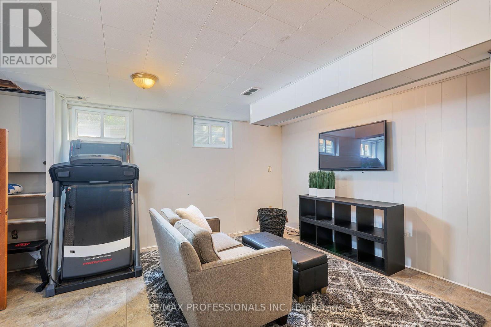 3627 BEECHOLLOW CRESCENT - 34